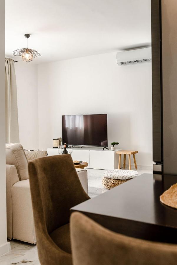Lus Apartment